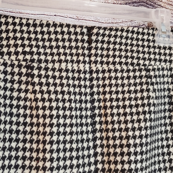 Banana Republic wool blend houndstooth mini skirt - Picture 4 of 8